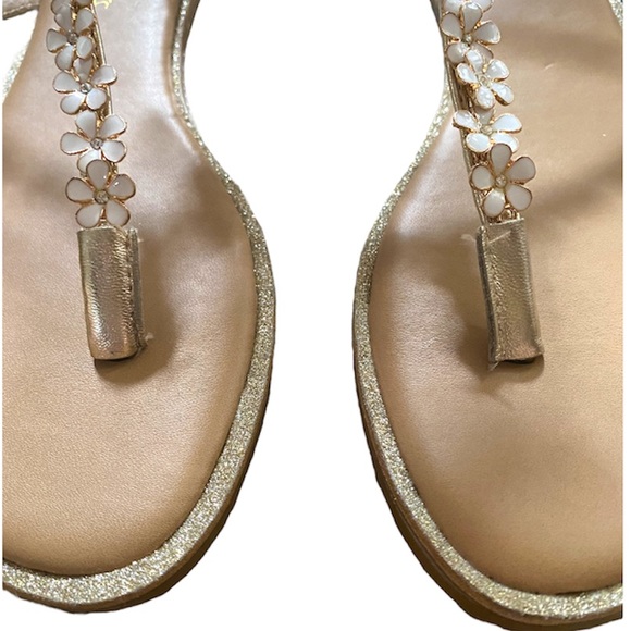 Dream Pairs Floral Sandals - Picture 4 of 9